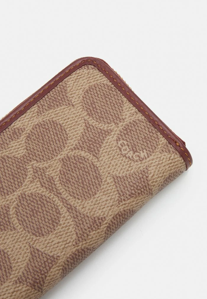 Coach COATED SIGNATURE SMALL ZIP AROUND CARD CASE - Wallet - Tan Rust 4 Coach COATED SIGNATURE SMALL ZIP AROUND CARD CASE - Wallet - Tan Rust - Image 4