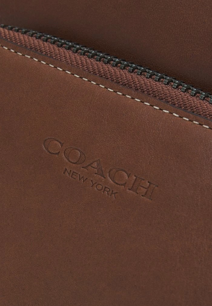 Coach GOTHAM PACK IN UNISEX - Across Body Bag - Dark Saddle 6 Coach GOTHAM PACK IN UNISEX - Across Body Bag - Dark Saddle - Image 6