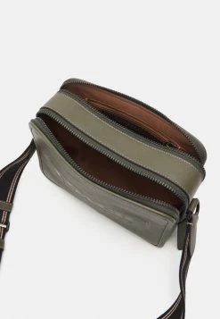 Coach CHARTER CROSSBODY IN SPORT CALF WITH BADGE UNISEX - Across Body Bag - Army Green -Coach Shop 06a135988e1f483d98713cb5d1606e64