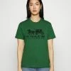 Coach EVERGREEN HORSE AND CARRIAGE TEE - Print T-shirt - Dark Pine