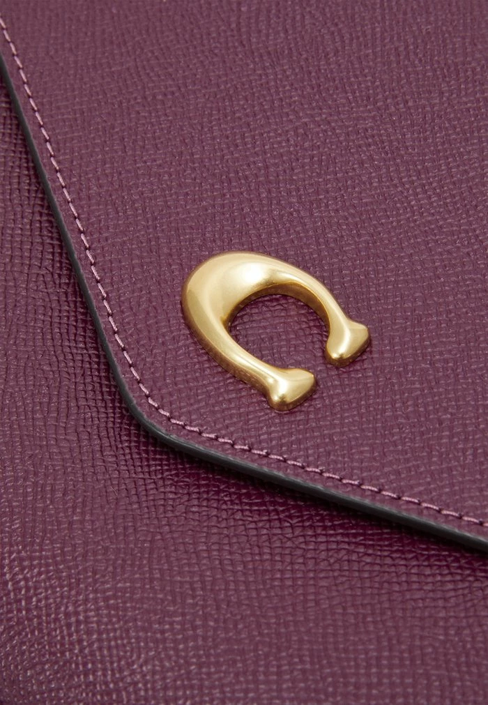 Coach CROSSGRAIN WRISTLET - Clutch - Deep Berry 6 Coach CROSSGRAIN WRISTLET - Clutch - Deep Berry - Image 6