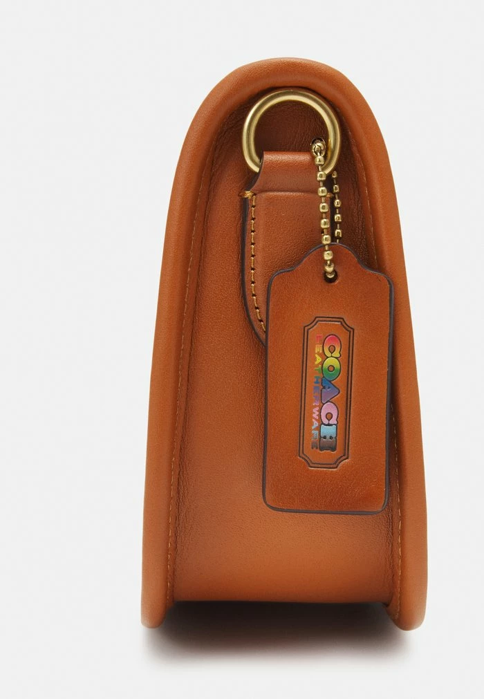 Coach PRIDE COATED SIGNATURE SWINGER - Handbag - Tan Hazelnut/multi 6 Coach PRIDE COATED SIGNATURE SWINGER - Handbag - Tan Hazelnut/multi - Image 6