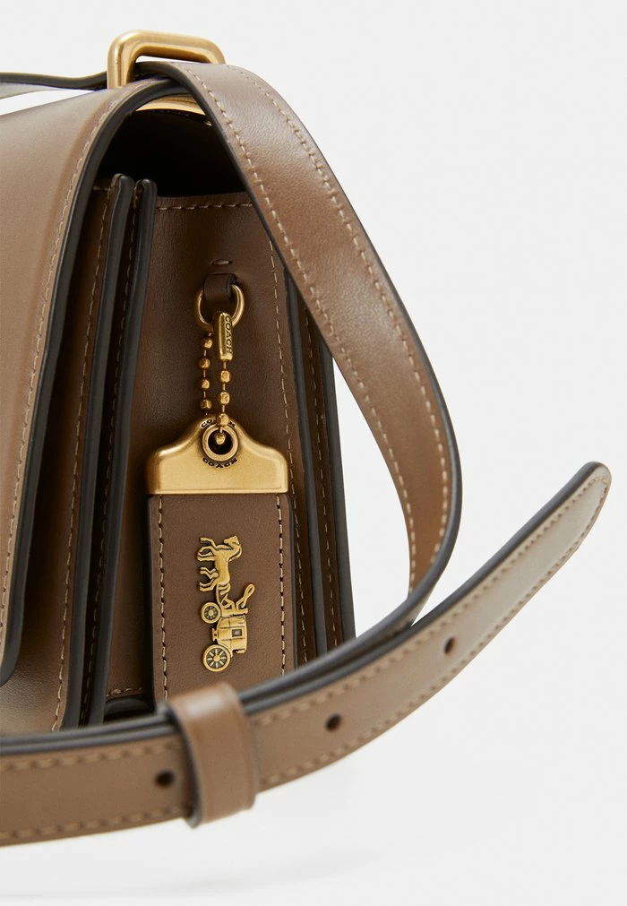 Coach BANDIT SHOULDER BAG - Across Body Bag - Dark Stone 4 Coach BANDIT SHOULDER BAG - Across Body Bag - Dark Stone - Image 4