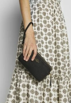 Coach POLISHED PEBBLE KIRA CROSSBODY - Across Body Bag - Black