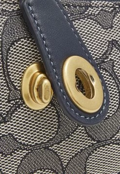 Coach ORIGINALS SIGNATURE SWINGER - Handbag - Midnight Navy 11 Coach ORIGINALS SIGNATURE SWINGER - Handbag - Midnight Navy -Coach Shop 5bfd1619fdf6474eb170985527f7694b