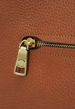 Coach CARY SHOULDER BAG - Handbag - Saddle 10 Coach CARY SHOULDER BAG - Handbag - Saddle -Coach Shop 7927d6a3ef9c4d04936e5e7013693ca3