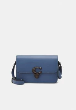 Coach GLOVETANNED STUDIO SHOULDER - Across Body Bag - Washed Chambray