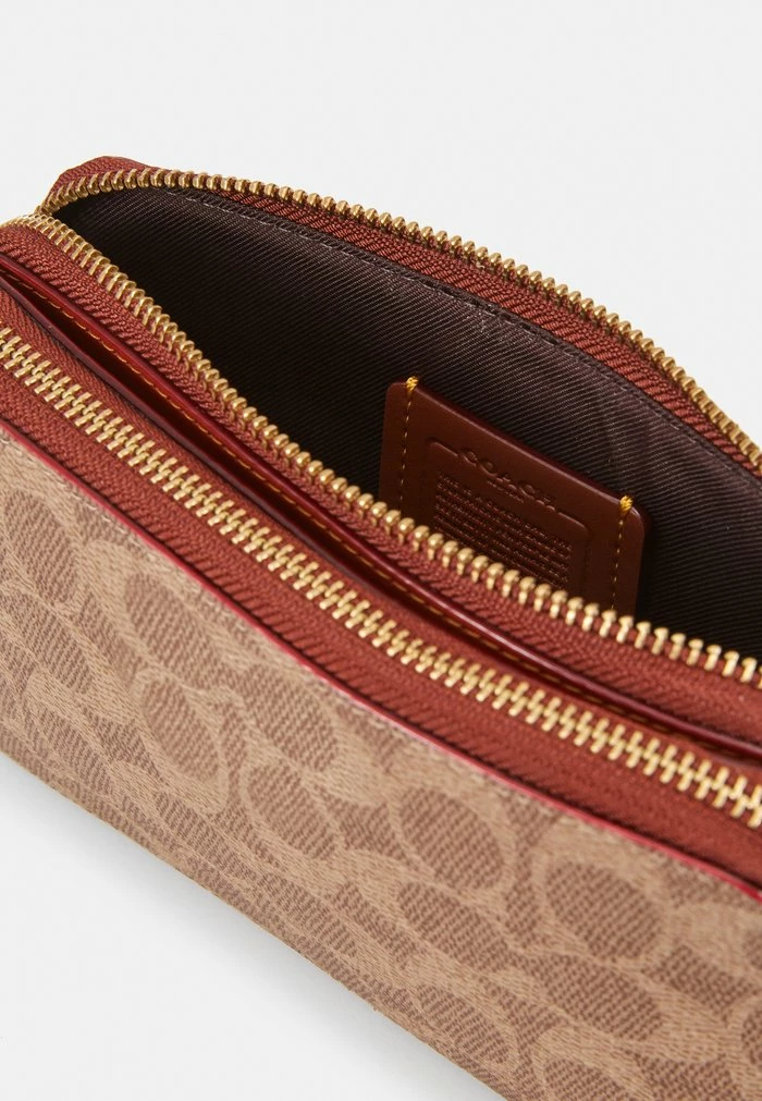 Coach COLORBLOCK COATED SIGNATURE KIRA CROSSBODY - Across Body Bag - Tan Rust 4 Coach COLORBLOCK COATED SIGNATURE KIRA CROSSBODY - Across Body Bag - Tan Rust - Image 4