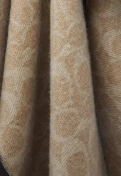 Coach REVERSIBLE SIGNATURE MUFFLER - Foulard - Black -Coach Shop b21e83d8e80c4cbe81ce4a27756163d8