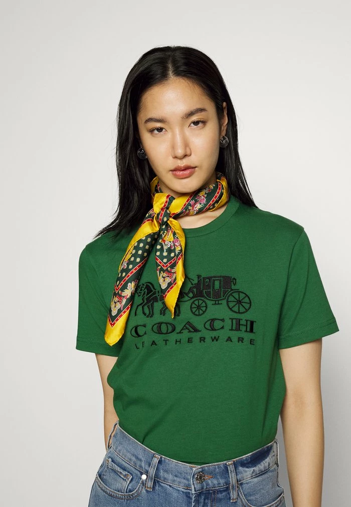 Coach EVERGREEN HORSE AND CARRIAGE TEE - Print T-shirt - Dark Pine 4 Coach EVERGREEN HORSE AND CARRIAGE TEE - Print T-shirt - Dark Pine - Image 4