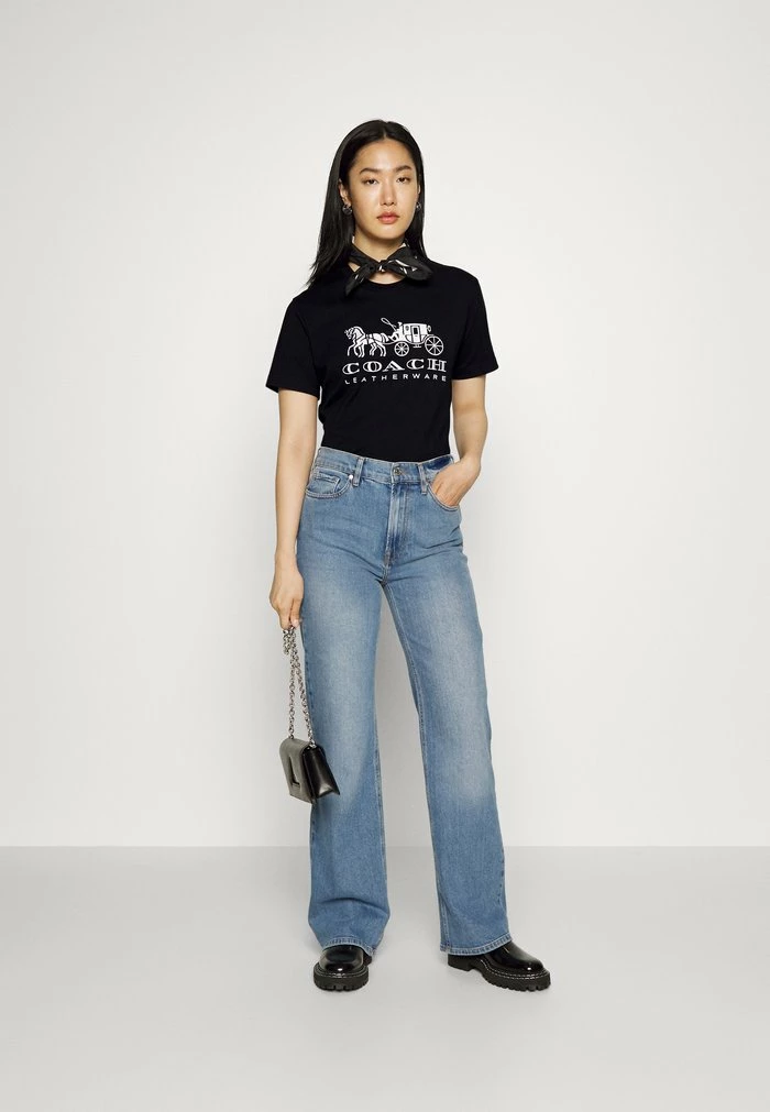 Coach EVERGREEN HORSE AND CARRIAGE TEE - Print T-shirt - Black 2 Coach EVERGREEN HORSE AND CARRIAGE TEE - Print T-shirt - Black - Image 2