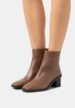 Coach GABI BOOTIE - Classic Ankle Boots - Saddle