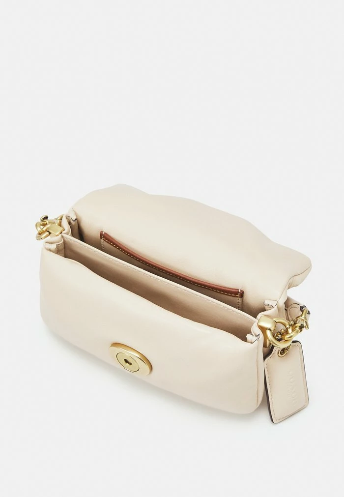 Coach COVERED CLOSURE PILLOW TABBY SHOULDER BAG 7 - Handbag - Ivory 4 Coach COVERED CLOSURE PILLOW TABBY SHOULDER BAG 7 - Handbag - Ivory - Image 4