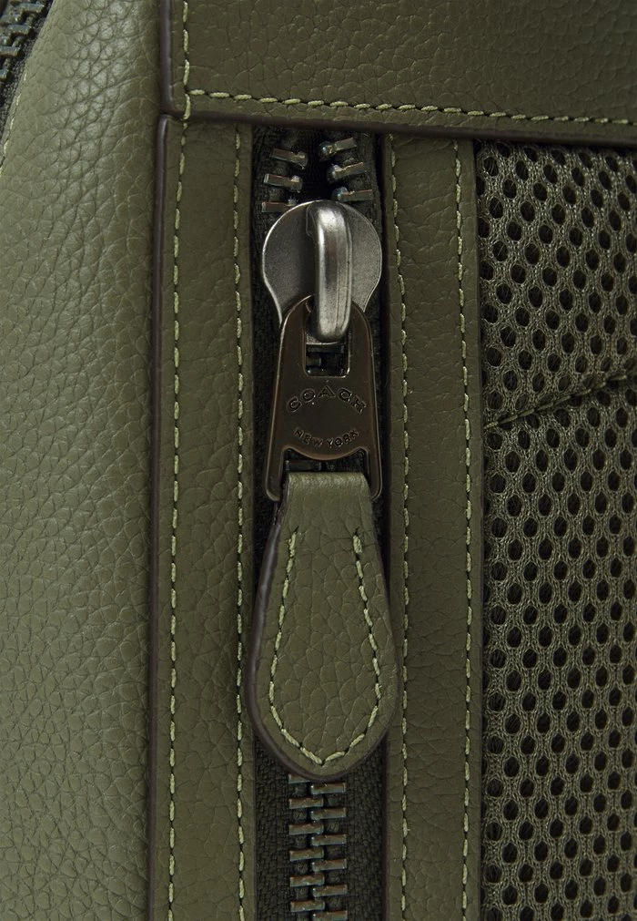 Coach GOTHAM PACK SIGNATURE PEBBLE UNISEX - Across Body Bag - Army Green/key Lime 5 Coach GOTHAM PACK SIGNATURE PEBBLE UNISEX - Across Body Bag - Army Green/key Lime - Image 5