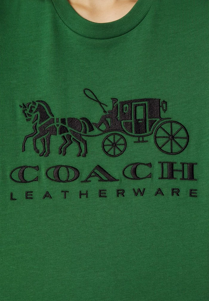 Coach EVERGREEN HORSE AND CARRIAGE TEE - Print T-shirt - Dark Pine 6 Coach EVERGREEN HORSE AND CARRIAGE TEE - Print T-shirt - Dark Pine - Image 6