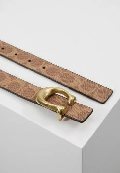 Coach SCULPTED COATED REVERSIBLE SIGNATURE BELT - Belt - Tan/rust 8 Coach SCULPTED COATED REVERSIBLE SIGNATURE BELT - Belt - Tan/rust -Coach Shop ebc484dc39e9423fb5882693fd55ed6b