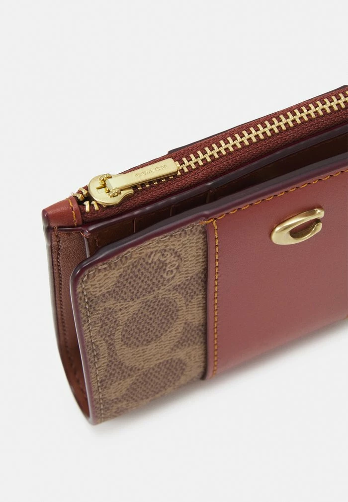 Coach SIGNATURE BIFOLD SNAP WALLET - Wallet - Tan Rust 4 Coach SIGNATURE BIFOLD SNAP WALLET - Wallet - Tan Rust - Image 4