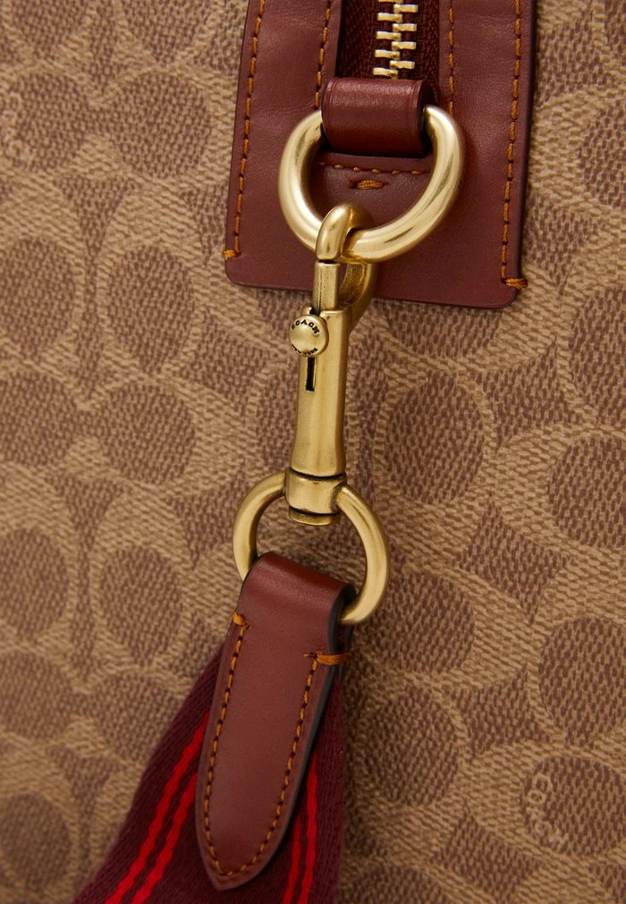 Coach SIGNATURE GOTHAM DUFFLE UNISEX - Weekend Bag - Tan/rust 5 Coach SIGNATURE GOTHAM DUFFLE UNISEX - Weekend Bag - Tan/rust - Image 5