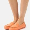Coach MARLEY DRIVER - Moccasins - Tangerine