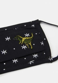 Coach REXY STAR DOT FACE MASK - Community Mask - Black/white 5 Coach REXY STAR DOT FACE MASK - Community Mask - Black/white -Coach Shop fd1422acb676484b8b3875b01b91a934