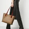 Coach SIGNATURE WILLOW TOTE - Tote Bag - Tan